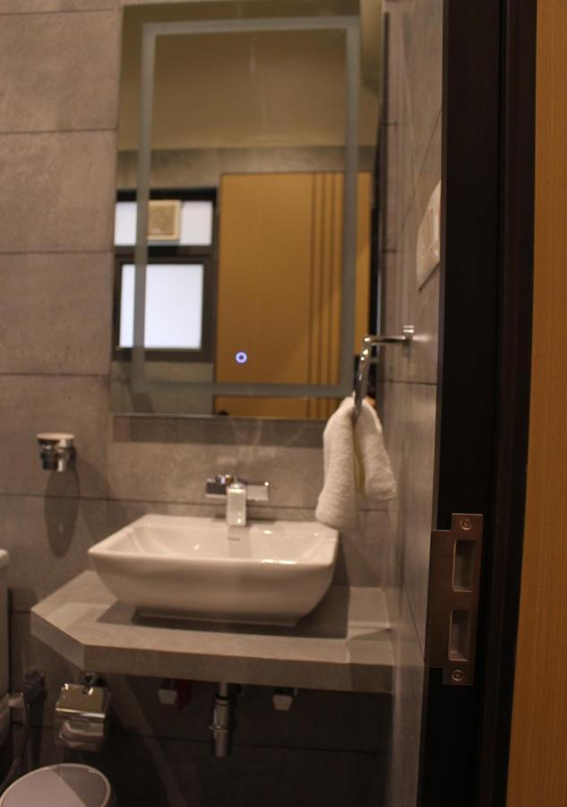 Ixoras Hotel Lemba كينشاسا المظهر الخارجي الصورة