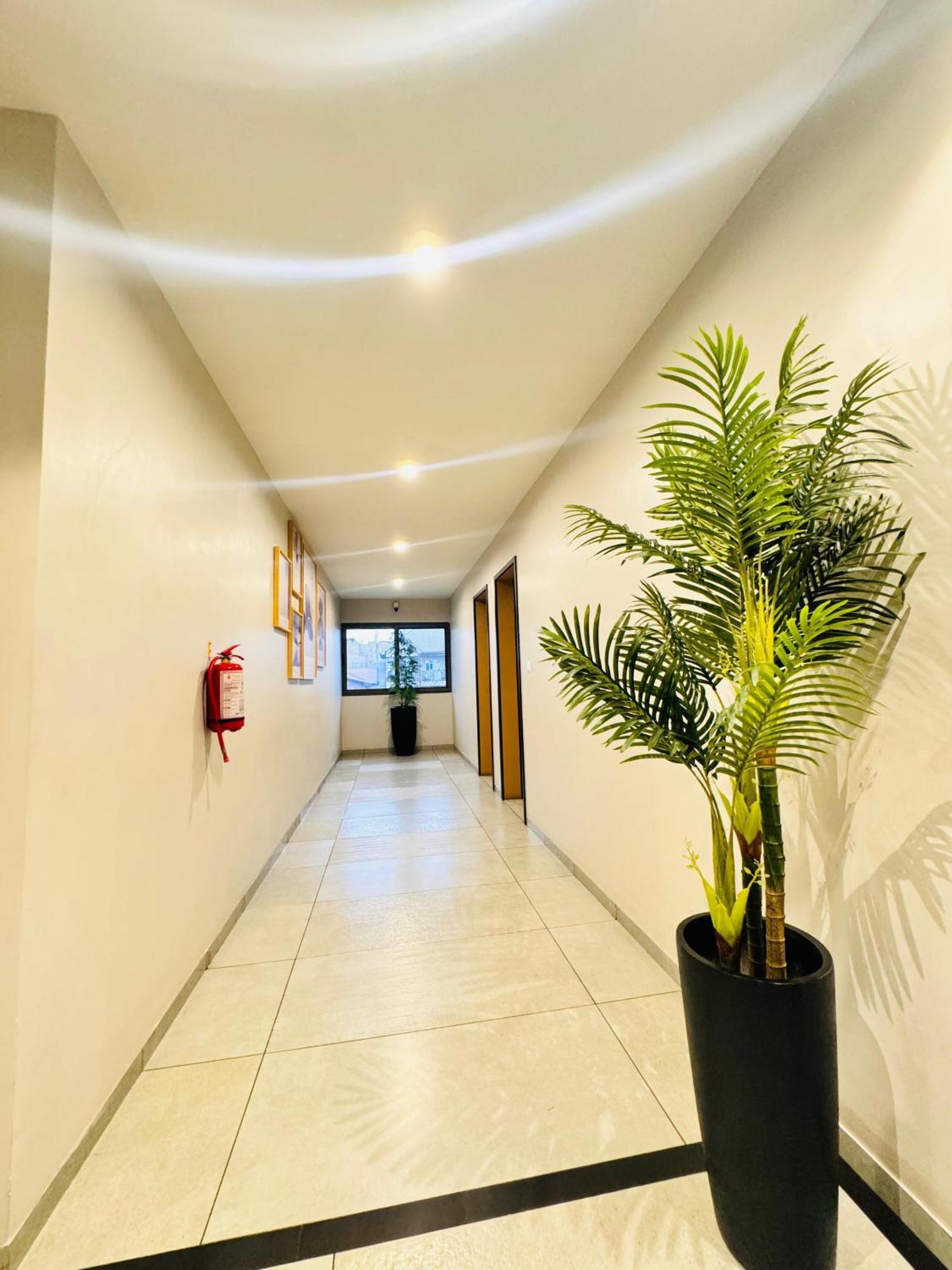 Ixoras Hotel Lemba كينشاسا المظهر الخارجي الصورة